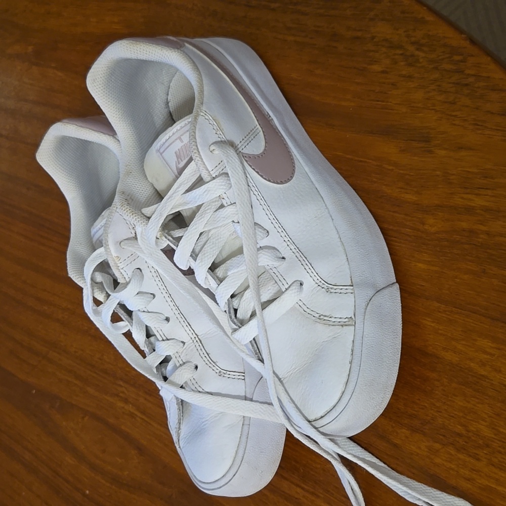 White/pink Nike sneakers size 7